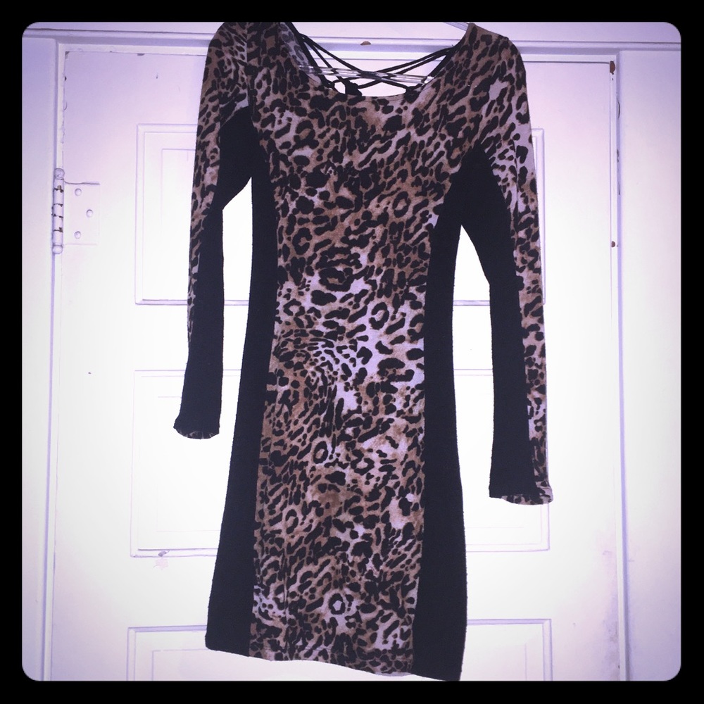 Leopard print long-sleeved dress